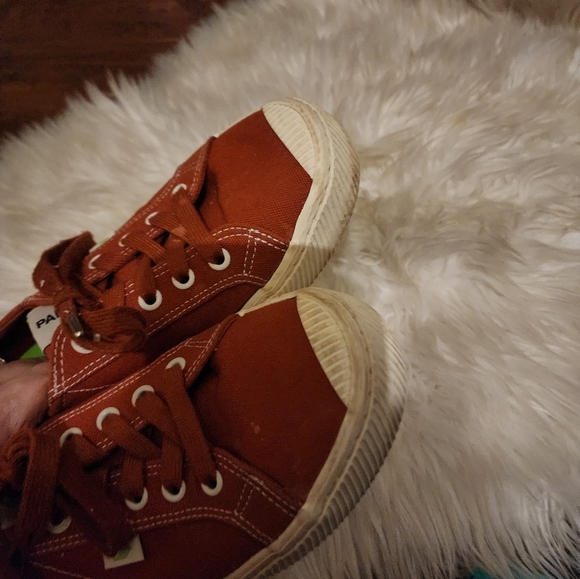 Cariuma Pantone Rust lace up sneakers 9 - Picture 3 of 14